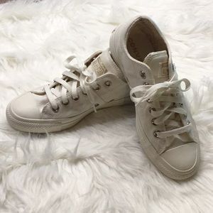 Converse - NEW -Chuck Taylors creamy white